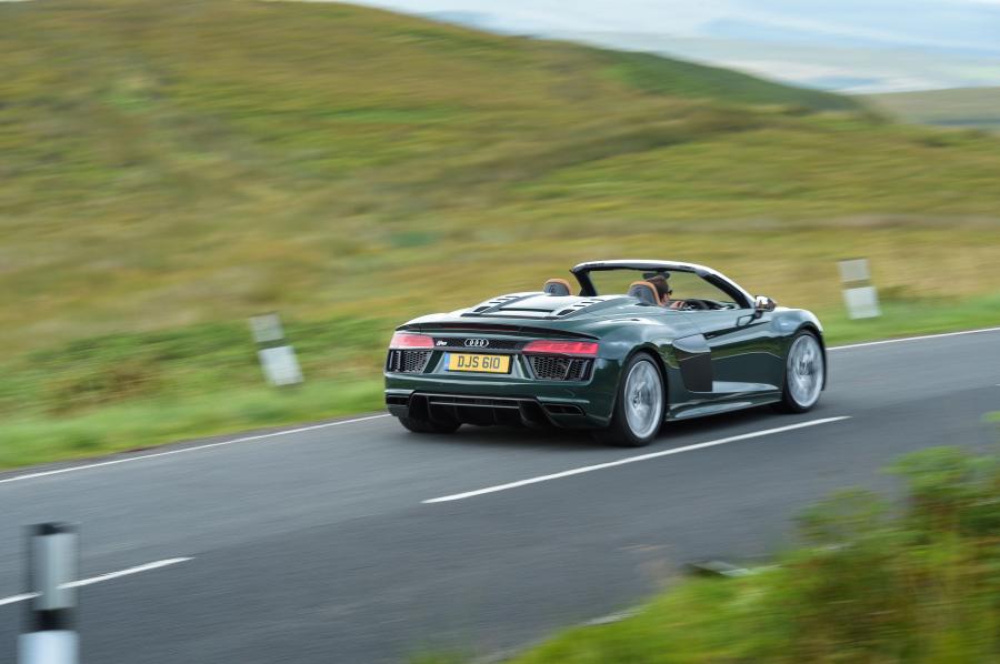  Audi R8 Spyder V10 Plus 2017 года  (UK) (фото 34 из 40)